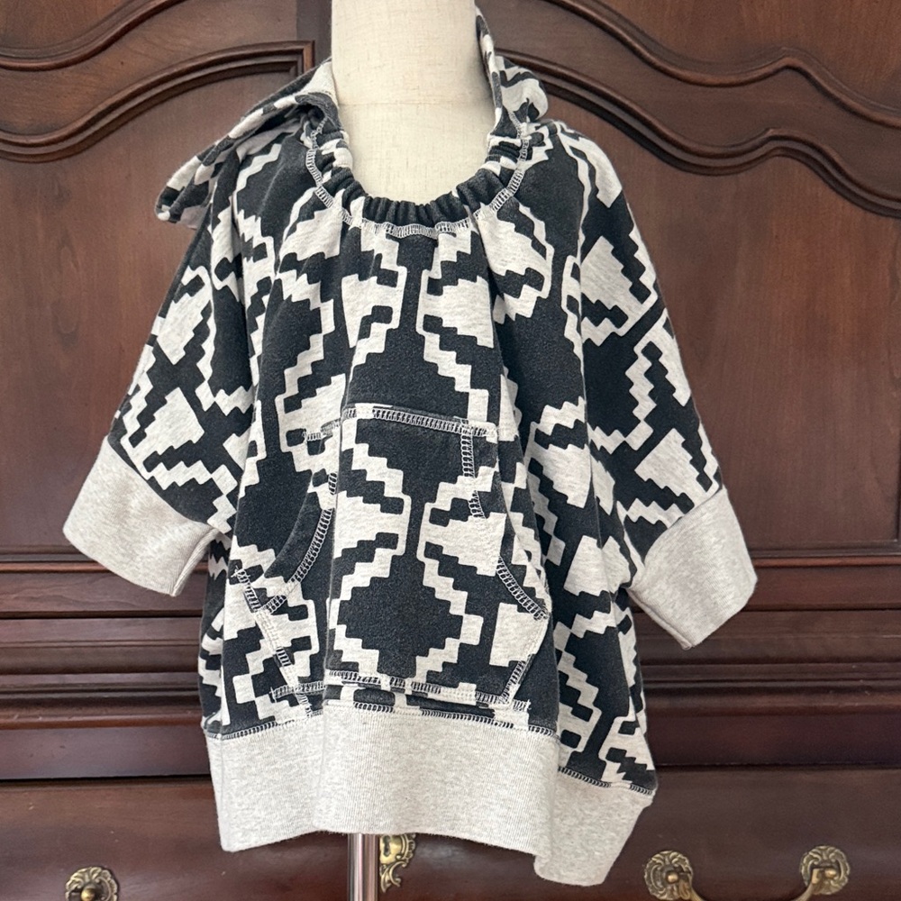 Tea Collection Girls Hooded Geometric Poncho XS 2-3 Black Cream